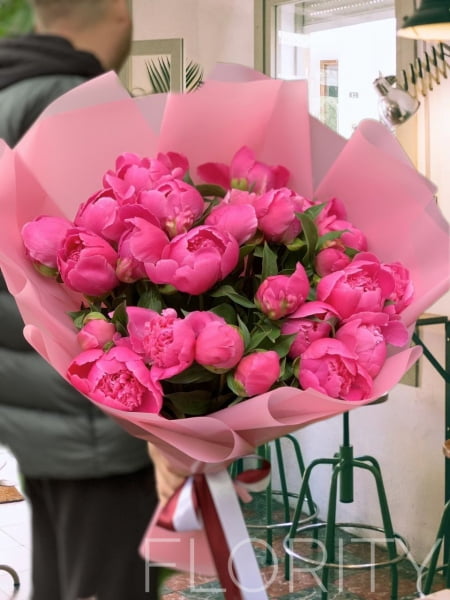 Bouquet of 25 pink peonies