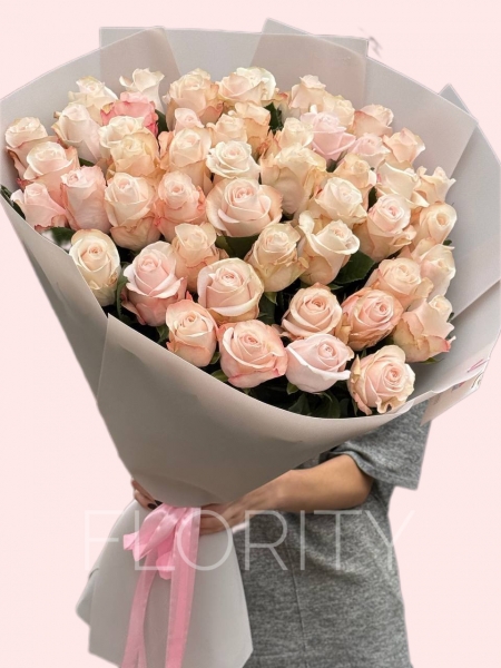 Bouquet of 49 roses Pomarosa